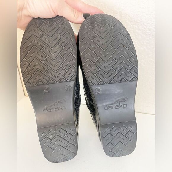 Dansko Professional Black Tooled leather clogs Size 39. or 8.5-9 - Picture 7 of 9